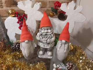 škriatok Santa Claus zo sadry, 3D dekor trpaslíkov